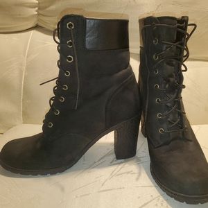 Size 8.5 Wide Timberland heel boots